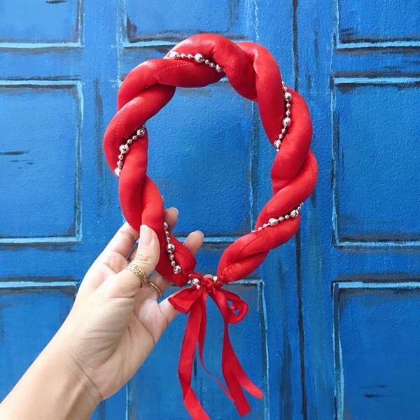 Mấn đội đầu áo dài