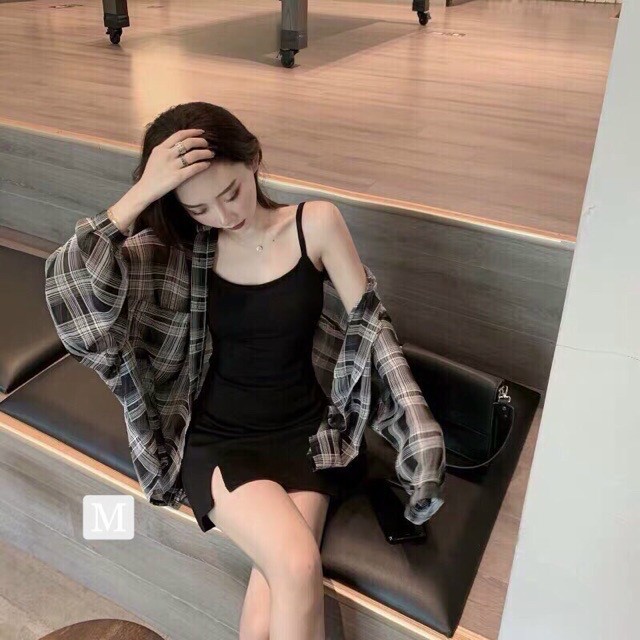 Set áo sơ mi caro và đầm body hai dây