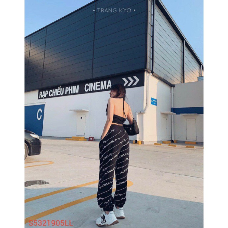 set xinh gồm áo yếm croptop quần thể thao in chữ nhí siêu xinh cool ngầu