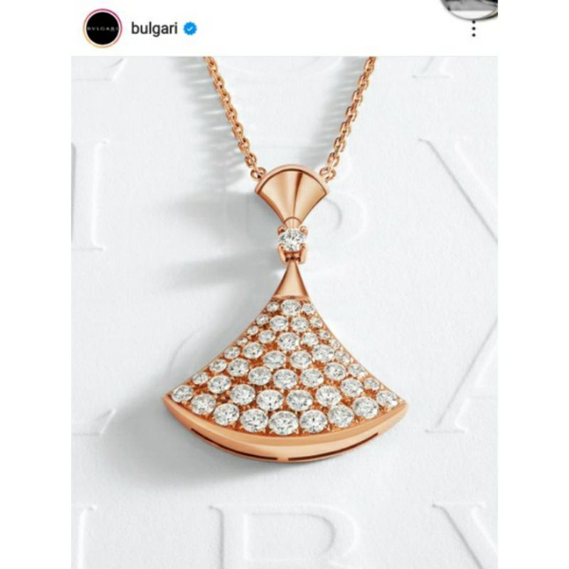 Dây chuyền canh quạt đính đá phong cách BVL