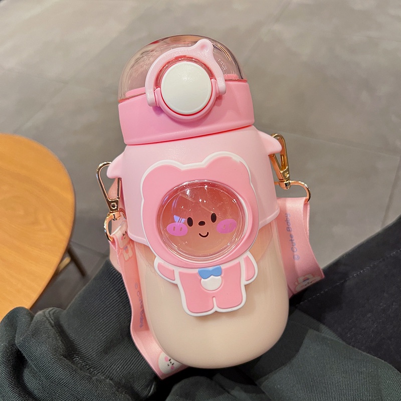 Bình nước nhựa dung tích lớn có ống hút hình gấu dễ thương cho bé vào mùa hè