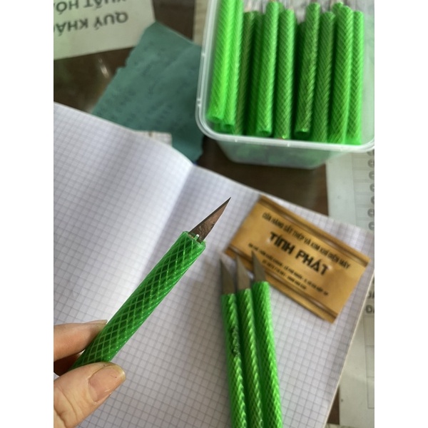 Dao nhích lụa điều  Chỉ còn lưỡi nhỏ
