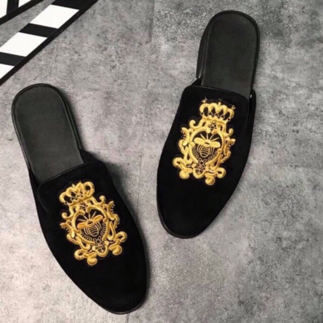 Giày sục vương miện