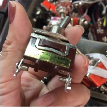 Giá Tốt -  Công tắc gạt  2 nấc 3 chân và 2 chân