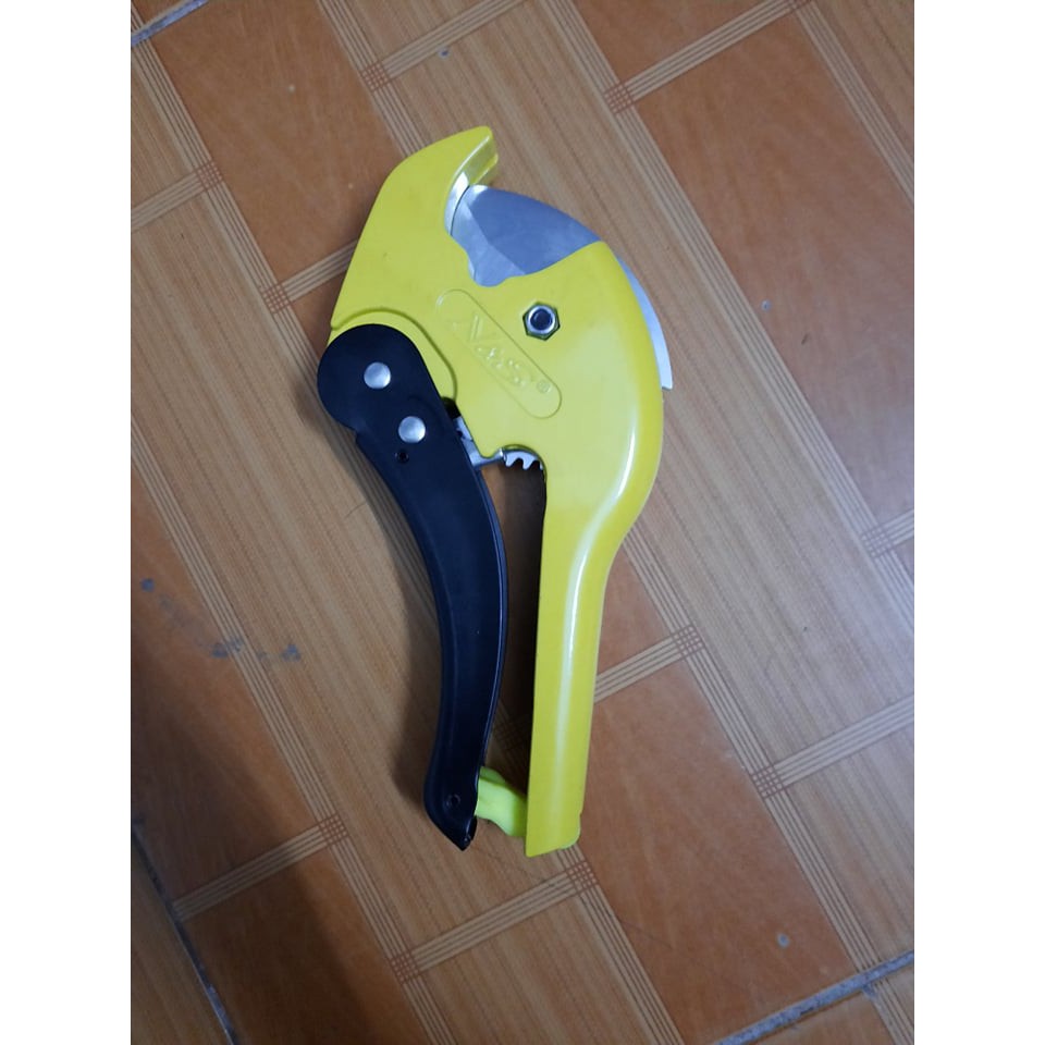 kéo cắt ống dành cho thợ điện nước