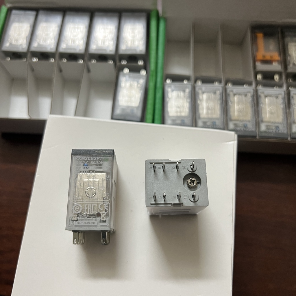 Rơ Le Relay Trung Gian Schneider 220VAC RXM4LB2P7 RXM2LB2P7 RXM4LB1P7 Có Đèn