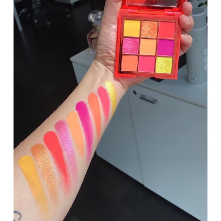 Bảng phấn mắt Huda Neon Orange