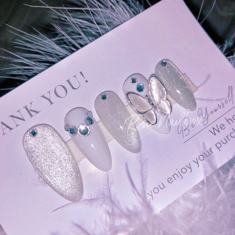 Móng giả màu trắng phối mắt mèo và đá lấp lánh phù hợp đi tiệc chụp kỉ yếu kèm keo và dũa