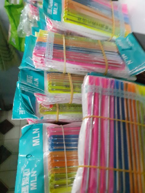 Combo 5 bịch cây nặn mụn màu loại 1 hiệu MLN, 1 vỉ có 12 cây, giá 99.000 đồng, sản phẩm thường dùng trong cadc spa