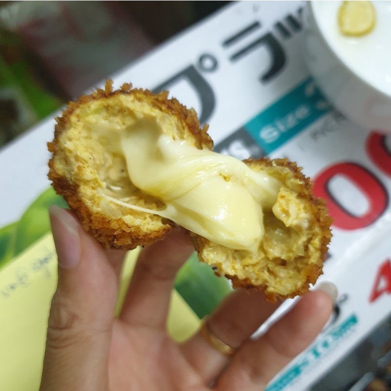 Bánh gà nhân phô mai mozzarella , bánh gà chiên giòn, bánh gà thần thánh