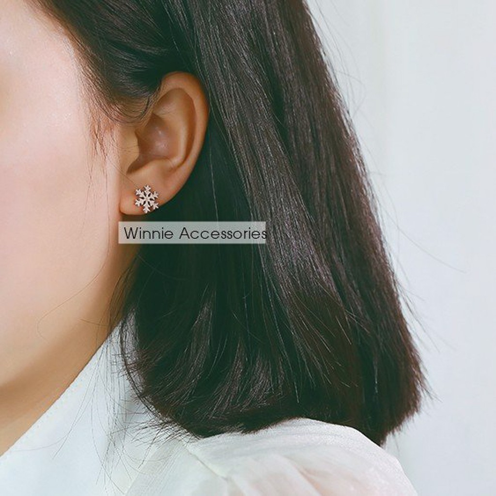 Hoa tai nữ titan hoa tuyết bạc