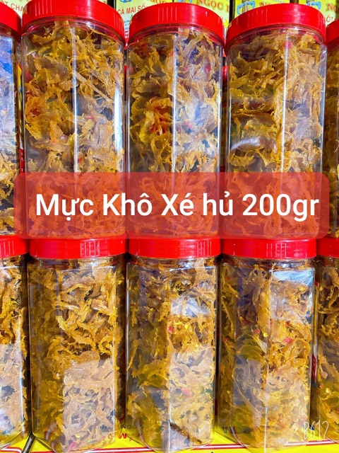 Mực Khô Xé Sợi ( ăn liền ) là món ăn yêu thích của shop Đặc Sản Biển Phan Thiết NGỌC DŨNG; Hộp 200 gram. HSD 12 tháng