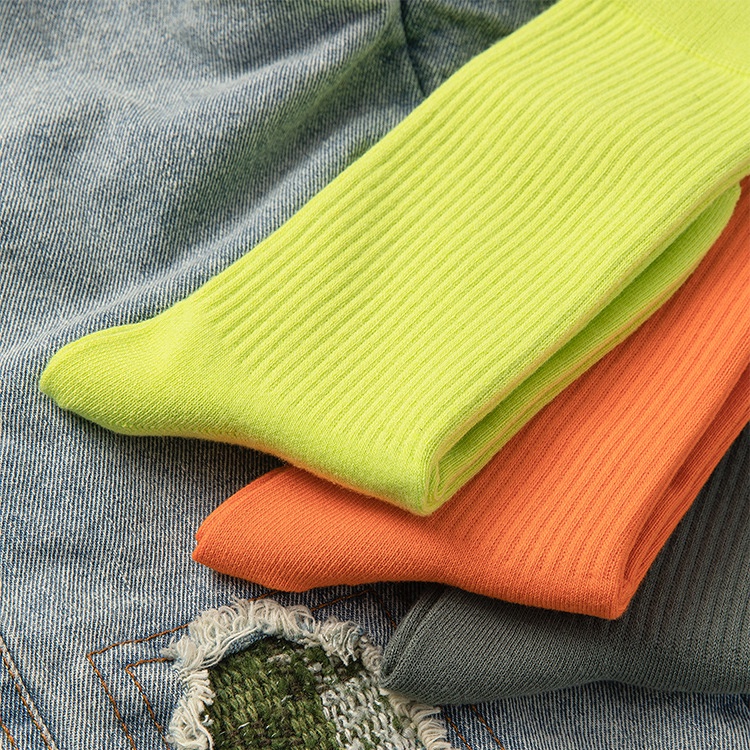 Tất(vớ) Nam Nữ màu trơn gân tăm chất liệu cotton mềm mại đi êm chân và thấm hút mồ hôi và dễ chịu PHÊ TẤT
