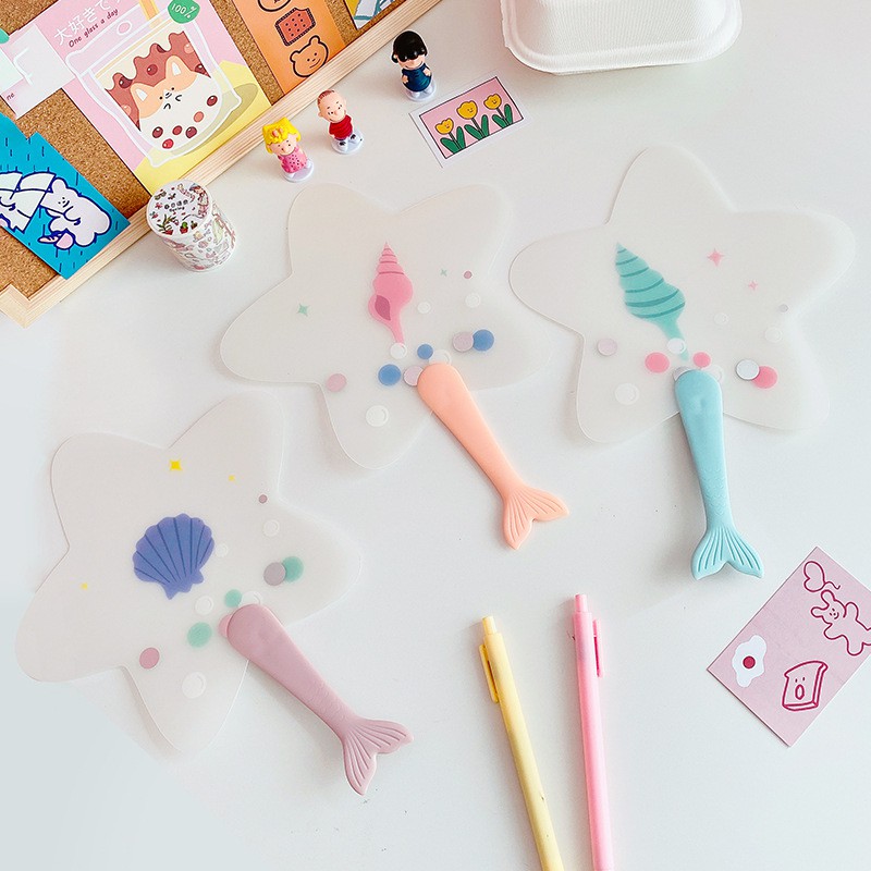 Quạt Nhựa Cầm Tay Hình Sao Xinh Xắn