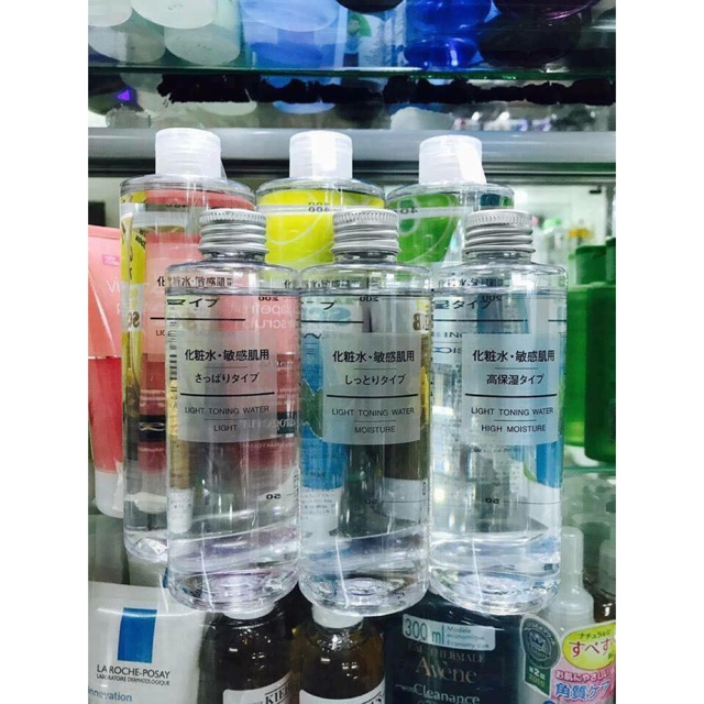 Nước hoa hồng Muji Light Toning Water cấp ẩm và giúp da mềm mại mịn màng 200ml