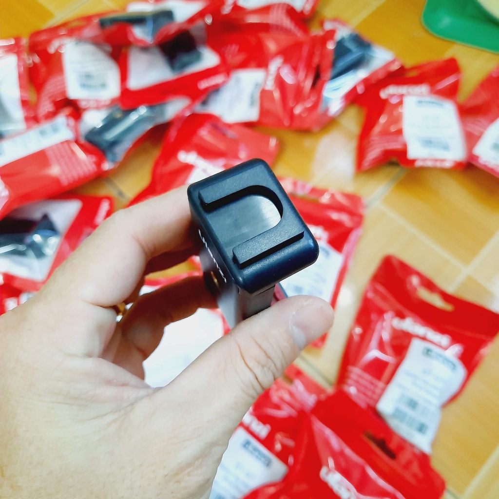 Kẹp điện thoại Ulanzi ST-10 có khe gắn đèn, micro và phụ kiện , Gắn Tripod Chuẩn Ren 1/4 Inch