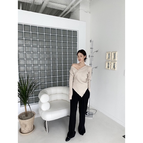 Áo len vạt chéo lệch vai basic mùa thu Hàn Quốc.