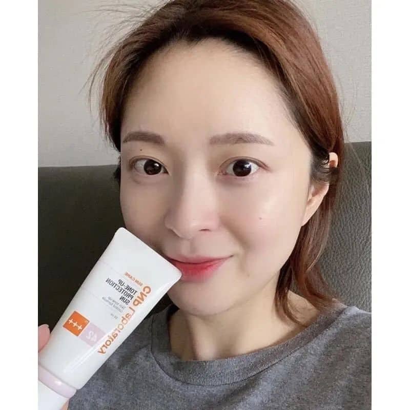 Kem chống nắng CNP Tone up Protection Sun SPF42 / PA +++ dành cho da hh dầu, dầu nâng tông làm da sáng hồng