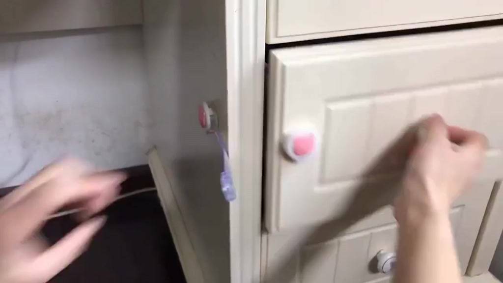 KHOÁ GÀI AN TOÀN TỦ LẠNH, NGĂN KÉO, TỦ ĐỒ | BigBuy360 - bigbuy360.vn