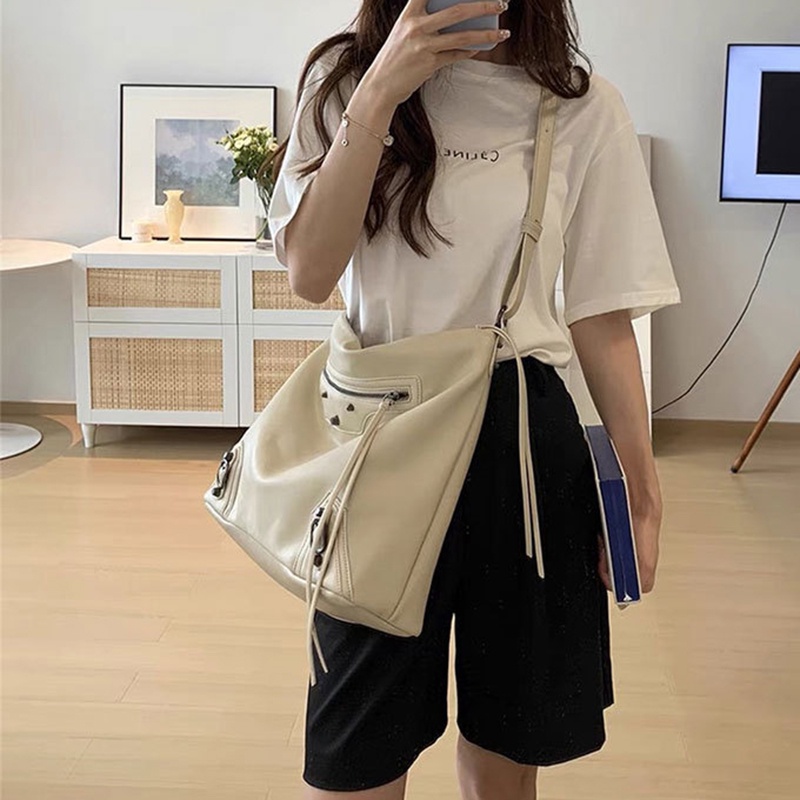 Túi xách IELGY cỡ lớn đính đinh tán thời trang cho nữ