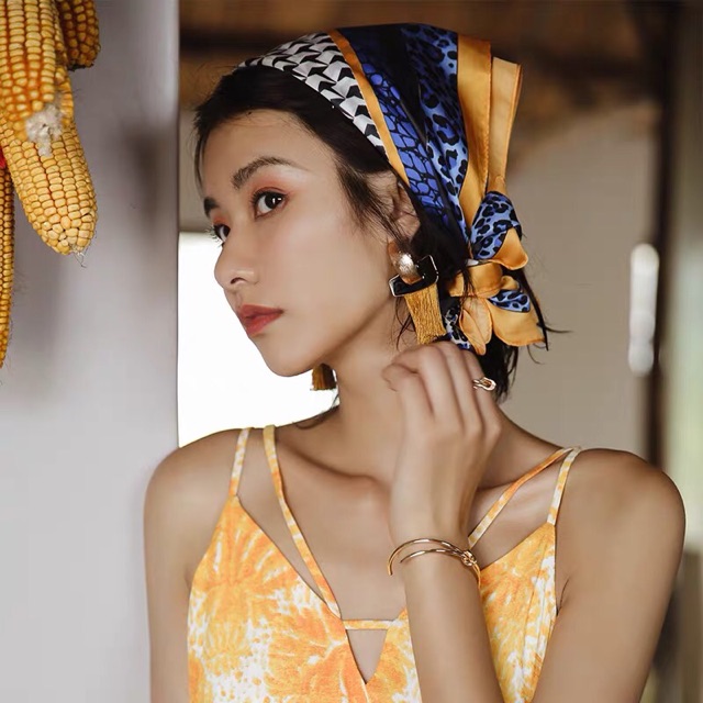 Khăn vuông size 70x70.