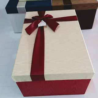 HỘP QUÀ HÌNH CHỮ NHẬT.
