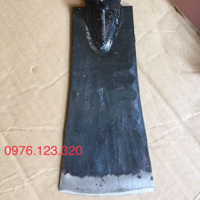 Cuốc trồng cây nhà rèn bằng nhíp xe