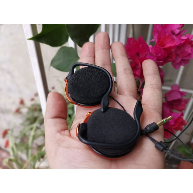 Tai nghe nhạc Clip-on Sony nhỏ gọn âm thanh hay.