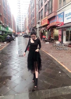 Chân váy lưới bồng tua rua