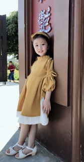 Váy thiết kế bé gái
