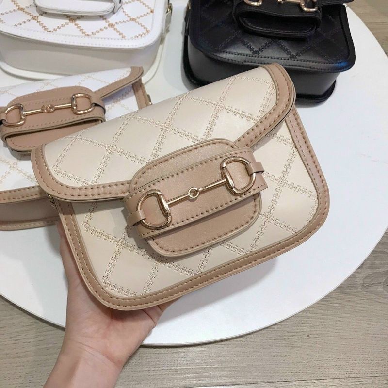 Túi đeo chéo Hồ Ngọc Hà chần chỉ