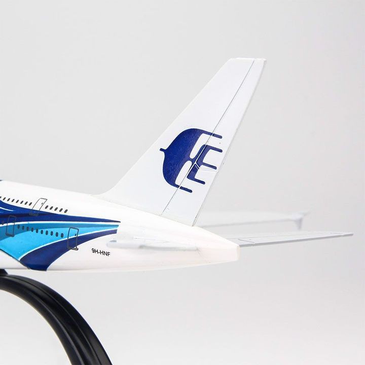 Đồ chơi Mô hình tĩnh Máy bay Malaysia Airlines Airbus A380 tỉ lệ kích thước 20cm