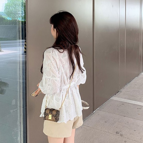 Áo tay ngắn cổ chữ v thêu hoa thời trang 42112 cho nữ