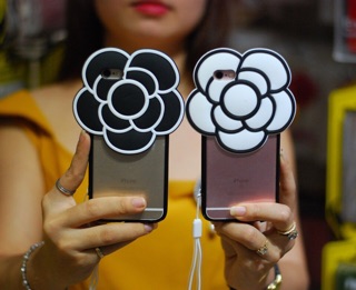 [SALE 10%] Ốp hoa Chanel lưng trong IPhone 5,6,6P,7,7P