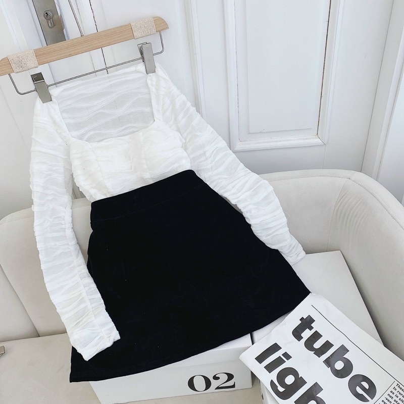 Set áo trắng cổ vuông nhún chân váy nhung