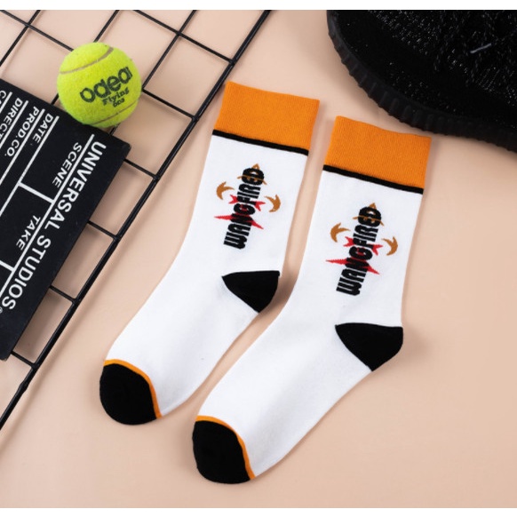 Vớ cổ cao Nam Nữ thời trang đường phố phong cách thể thao, năng động.