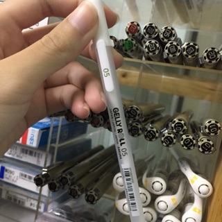 Bút trắng sakura gelly roll đủ size 0.5/0.8/1.0