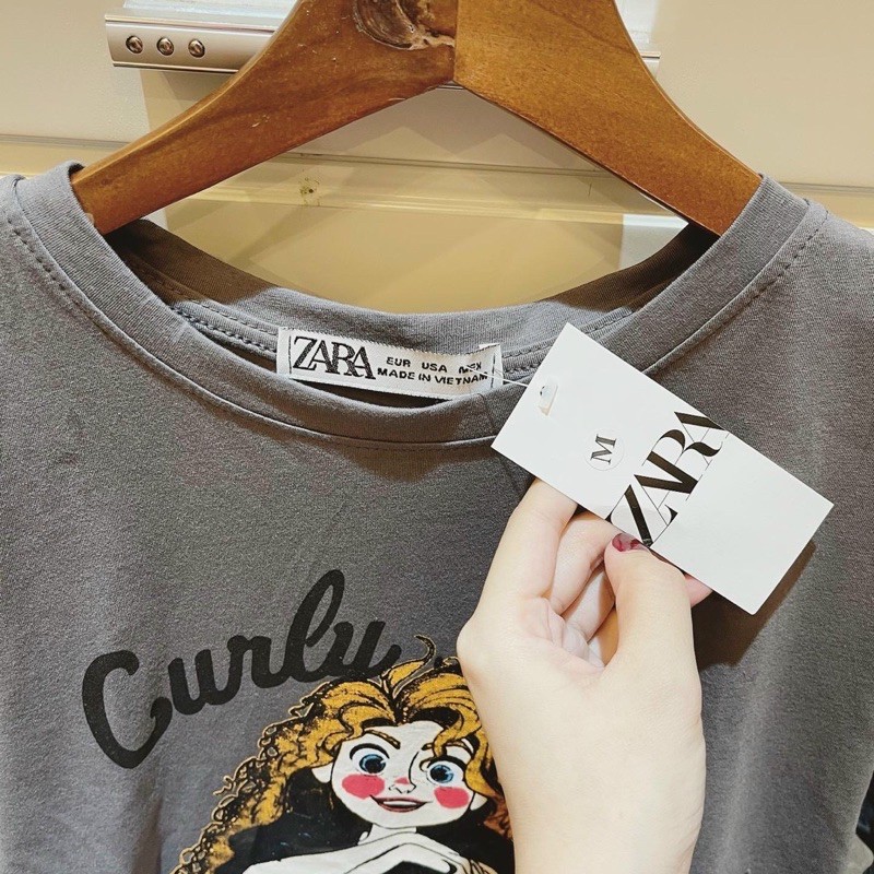 [Mã SKAMA06 giảm 8% tối đa 50K đơn 250K] ÁO PHÔNG ZR CURLY HAIR DISNEY FORM SUÔNG DỄ THƯƠNG | BigBuy360 - bigbuy360.vn