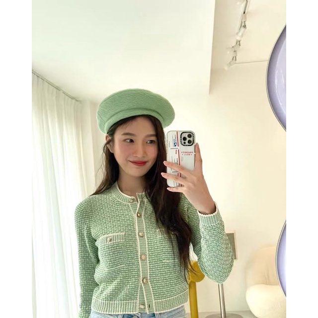 Áo cardigan, mũ beret xanh lá giống Joy RED VELVET