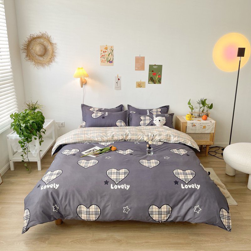 Bộ chăn ga gối Cotton poly M2T bedding gồm vỏ chăn mền, drap ga giường và 2 vỏ gối nằm họa tiết tim kẻ xanh
