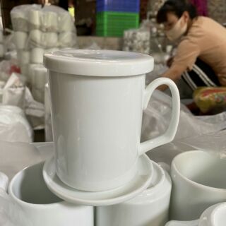 Cốc  dáng  mới  (gốm Bát Tràng)