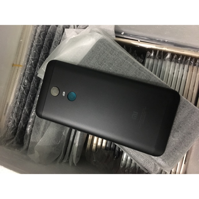 Vỏ nguyên khối Redmi 5 Plus , nắp lưng Redmi 5 plus