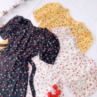 Đầm hoa nhí tay phồng cột eo