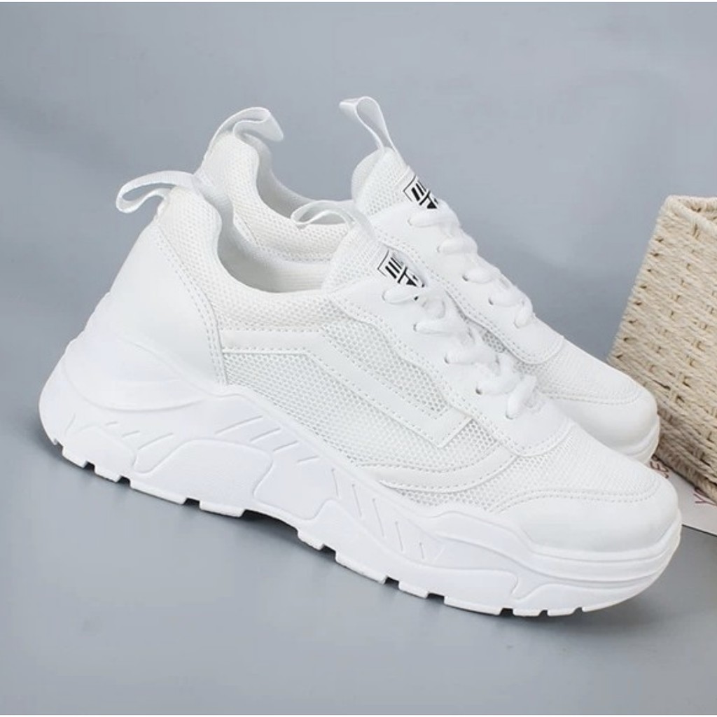 Giày Sneaker nữ mã số 38 và 39 và 40 cực đẹp