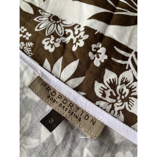 2hand Wind's Clothes 🍂 Váy xô Nhật vạt chéo dây eo hoạ tiết hoa nâu viền trắng