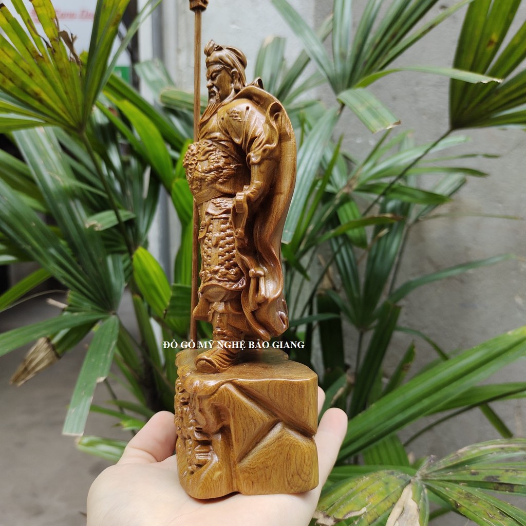 Tượng quan công làm bằng gỗ chạm khắc đế rồng tinh sảo