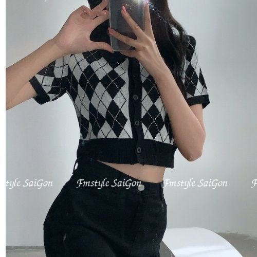 Áo len nữ croptop có cổ polo dệt kim dáng ôm họa tiết kẻ ô ulzzang hàn quốc Fmstyle Saigon 21ALU10A961605 | BigBuy360 - bigbuy360.vn