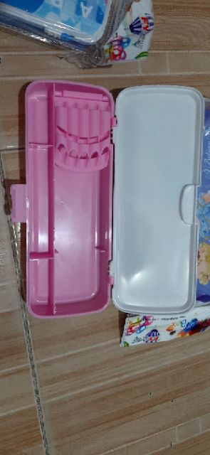Hộp đựng bút học sinh.hình thật.