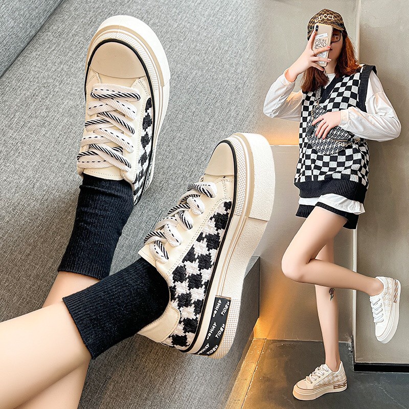 Giày thể thao buộc dây cổ thấp phối họa tiết kẻ hai màu cựu phong cách -mã T7