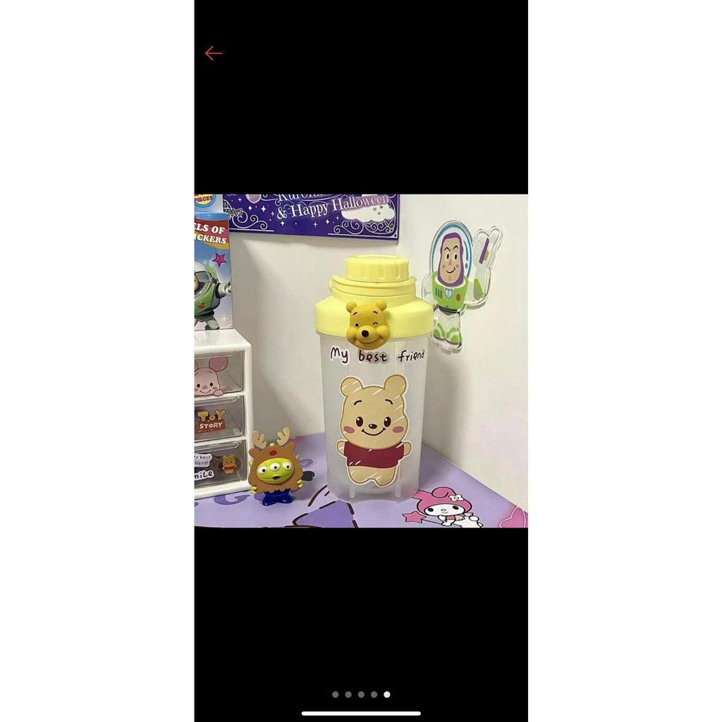 Bình Nước Bình Lắc WHEY 500ML TOY STORY GẤU LOTSO GẤU POOH Kèm Sticker Dán